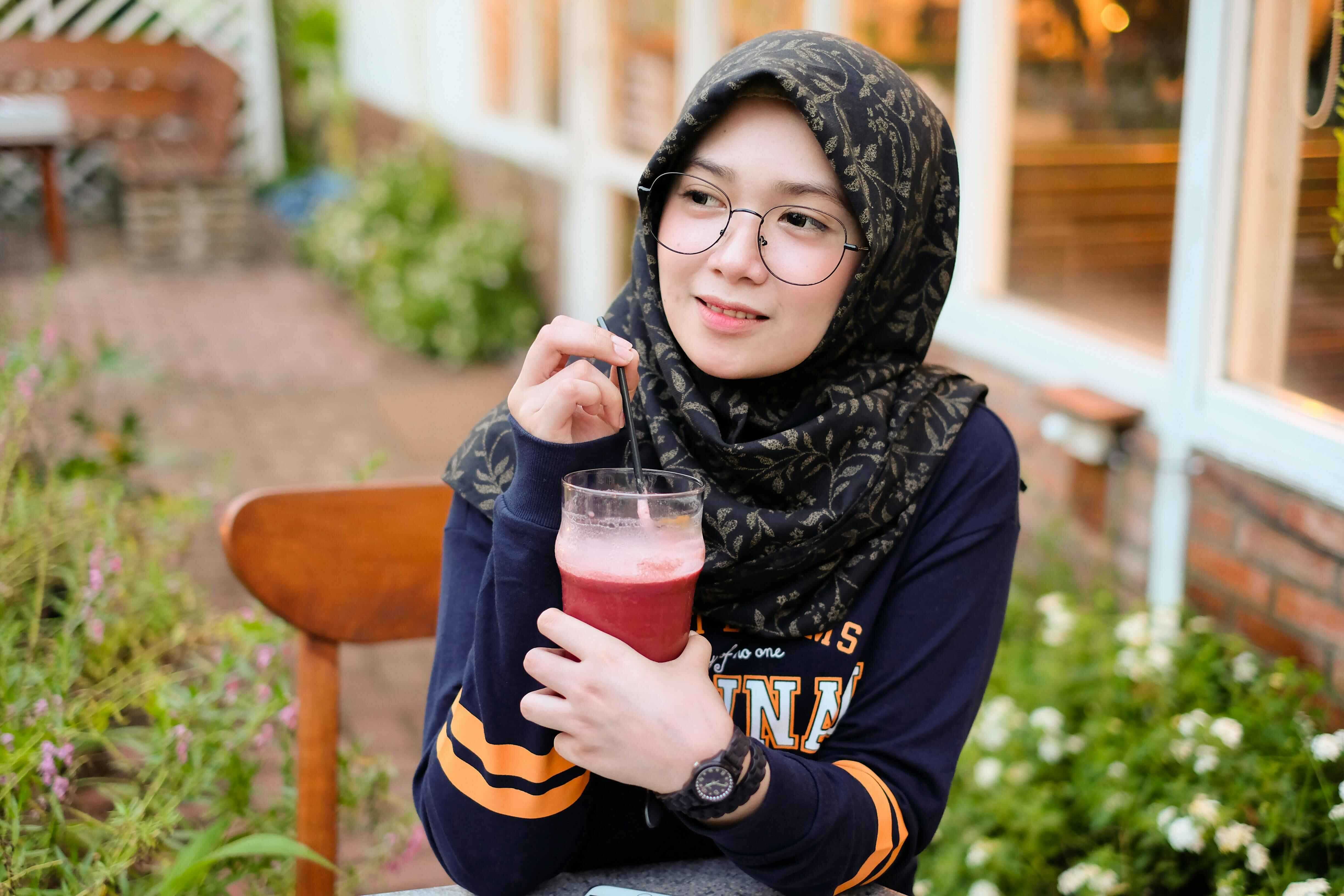 Kulit Wajah Glowing  Alami dan Sering Diliatin Orang? Inilah Rahasianya!